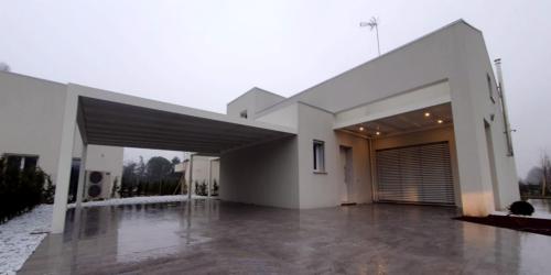 Tettoia di grandi dimensioni